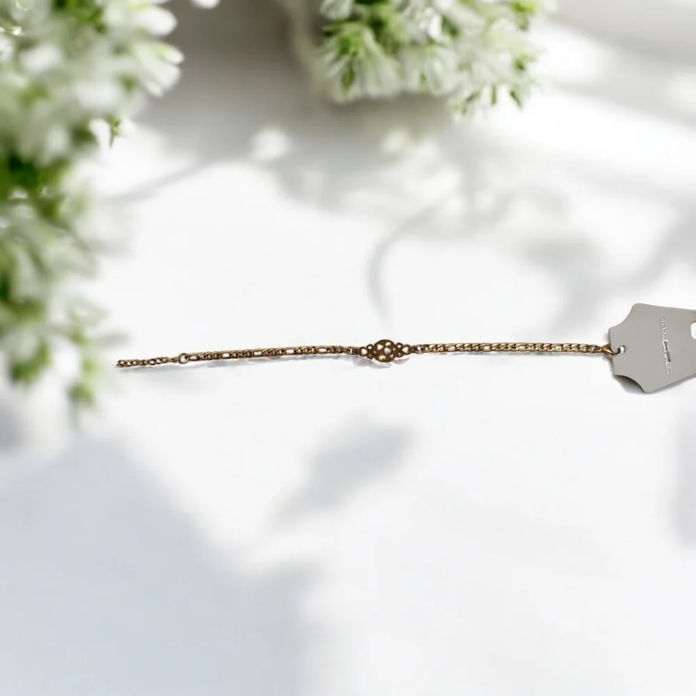 GOLD OVER STAINLESS STEEL Chain link with center hearts details